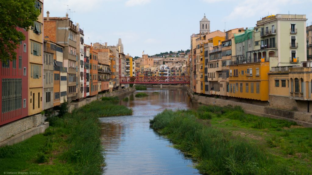 View on Girona's houses at the river