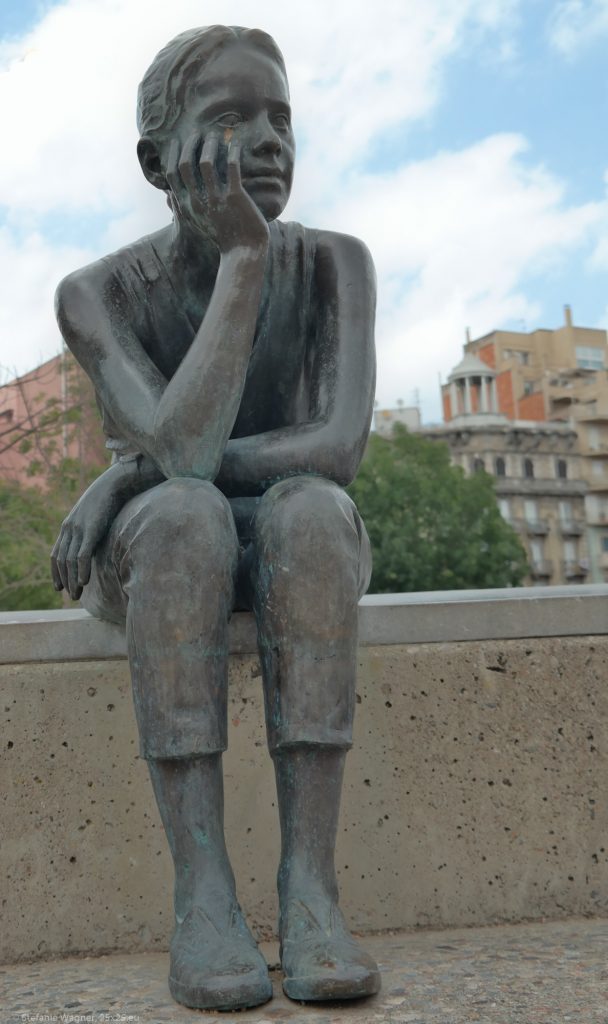statue of girl sitting