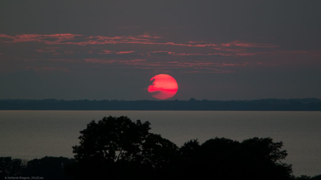 Red, big sun just above the horizon
